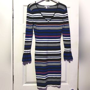 3/$10 NWOT BEAUTIFUL BELL SLEEVED STRETCH DRESS